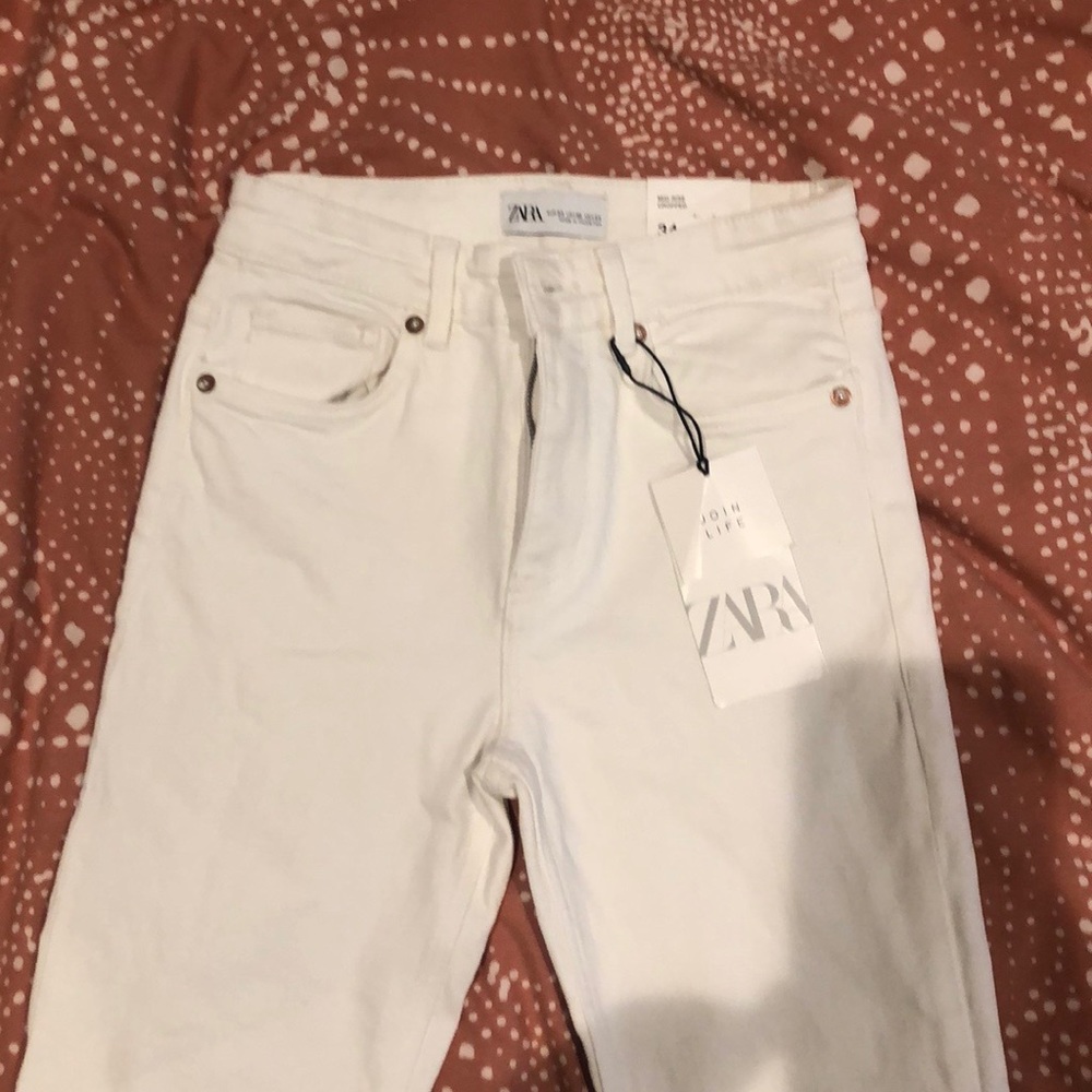 Zara White Mid-Rise Cropped Jeans